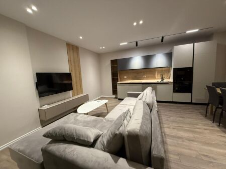 Tek Komuna e Parisit apartament 1+1 Ideal per Investim !