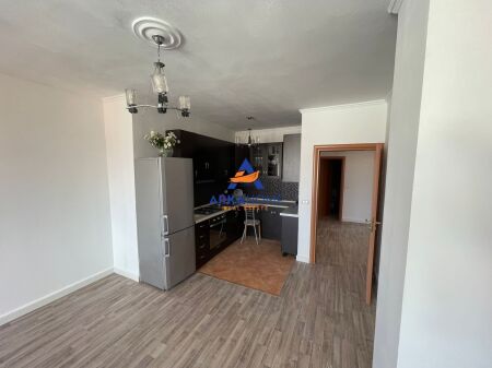 LOCALE UFFICIO IN AFFITTO 3+1+2+2BALCONI "ALLA EX ESPOSIZIONE" 1000 EURO