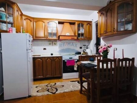 Apartament 2+1 Rruga Qemal Stafa