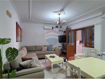 Apartment 1+1 for sale near Ismail Qemali School – Opportunity