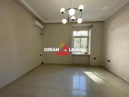 Locale per ufficio nel centro vicino a Taiwan a Tirana (ID 42611422)