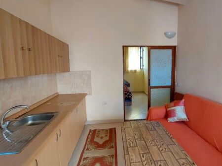For rent entrance 1+1 near American Hospital 2