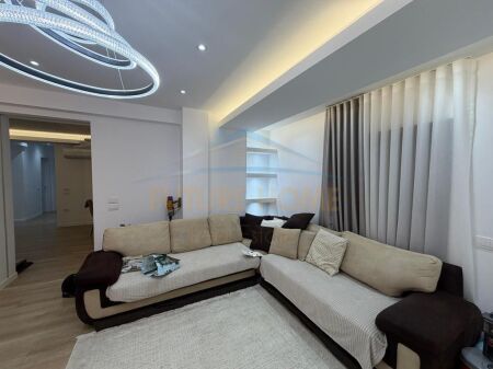 Qera, Apartament 2+1+2+ Post Parkimi, Rezidenca "Kodra e Diellit", Tiranë