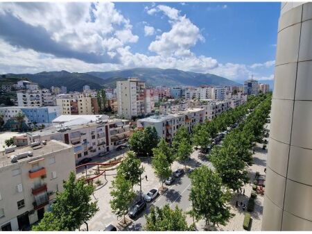  Apartament 2+1+2 në shitje në Bulevardi Ismail Qemali