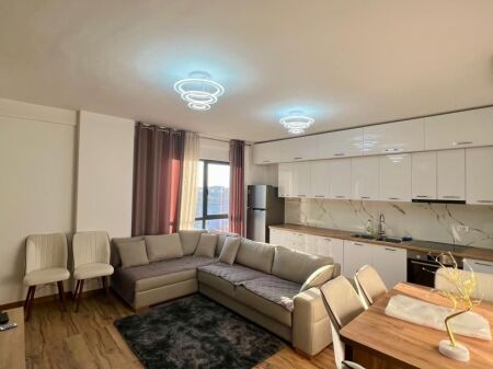 Jepet me Qera: 1+1 +1 Post Parkimi 5 Maj (Te Rrethrrotullimi) - Pallat.V 2026 - 500€ - K.4 - 80m² - (E Pa Banuar 100% e re)