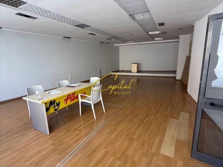 UFFICIO IN AFFITTO 85 M2 CENTRO 100.000 LEKE