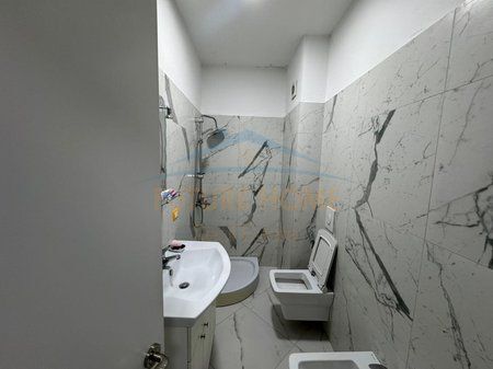 Shitet, Apartament 2+1 , Fresk