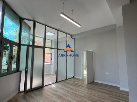 LOCALE IN AFFITTO 123M2 "COMUNE DI PARIGI" 1600 EURO