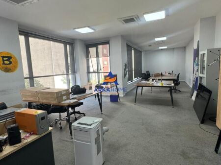 UFFICIO IN AFFITTO 405M2 "VIA HOXHA TAHSIN" 5300 EURO