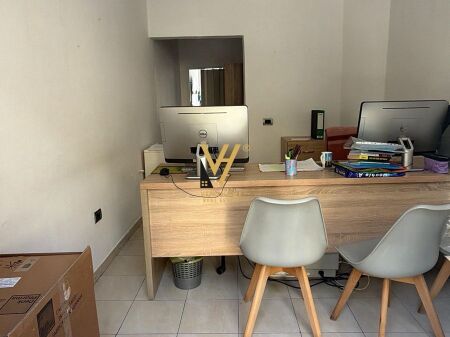 AFFITTASI NEGOZIO DI 30 M2 IN VIA DURRESIT 65.000 LEKE