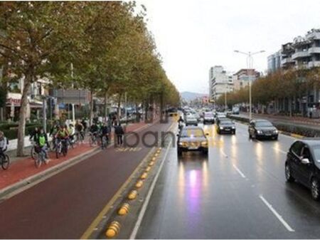 Shitet, Dyqan, Laprakë, Tiranë - 60,000€ | 34 m²