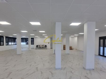 LOCALE COMMERCIALE IN AFFITTO 350 M2 CENTRO COMMERCIALE TEG 3000 EURO