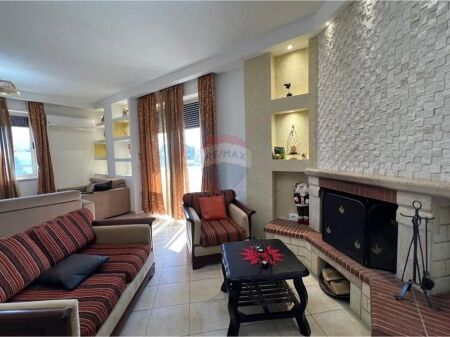 APARTMENT FOR RENT ON BARRICADES STREET