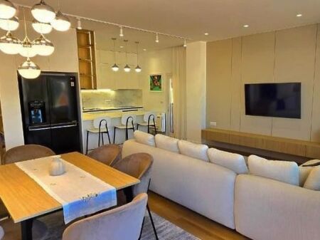 Apartment 2+1+2+, Dry Lake