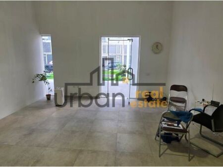 Affitto, Negozio, Vicino a Via Barrikadave, Tirana - 400€ | 40 m²