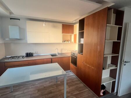 Jepet me Qira Apartament 2+1+2 - Rr. Loni Ligori, Astir