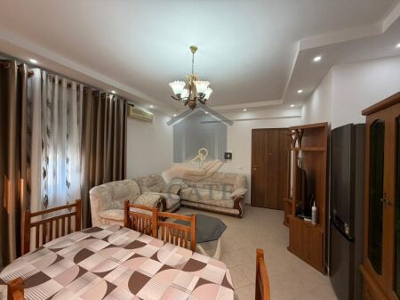 Jepet me qira apartament 2+1 plazh