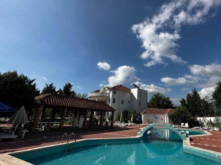 Hotel con piscina in affitto a 5 minuti da TEG