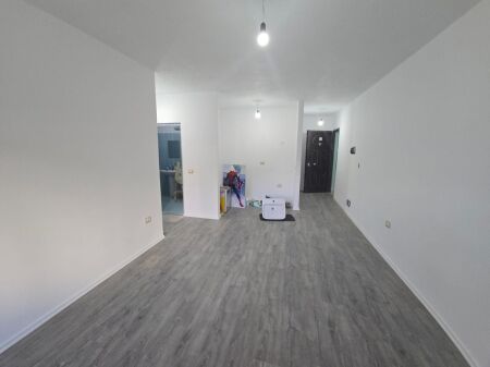 SHITET APARTAMENT 1+1 TEK SHKËMBI I KAVAJËS