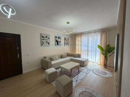 Shitet Apartament 1+1, Misto Mame