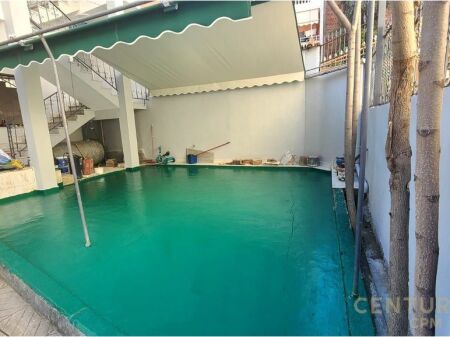 Edificio di 3 piani con cortile in affitto – vicino al Commissariato N. 1 1.850 € /Mese
