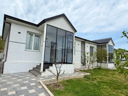 Shtëpi private 2+1 , 1-katëshe për Qira  Baldushk