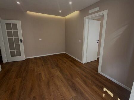 Shitet, Apartament 1+1 , Rruga Mine Peza, Tiranë