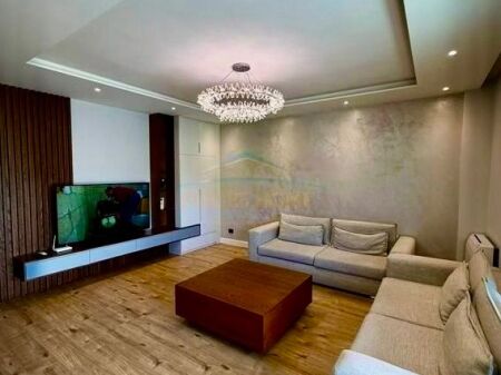  Lusso e Privacy a "Sofia Hill Residence" – 3+1+2 con 2 Posti Auto! 