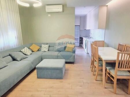 Apartament 2+1 Stacioni i Trenit