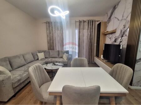 Apartament  1+1 + Post Parkimi- Për Qira - Zogu I Zi, Tiranë