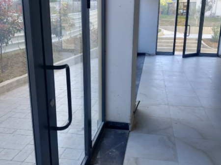  BUSINESS PREMISES FOR RENT – PORCELAIN AREA