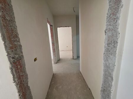 Mbi Maternitetin e Ri Shitet Apartament 2+1+2