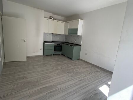 Jepet me qera Apartament 1+1 ne rrugen 5 Maj
