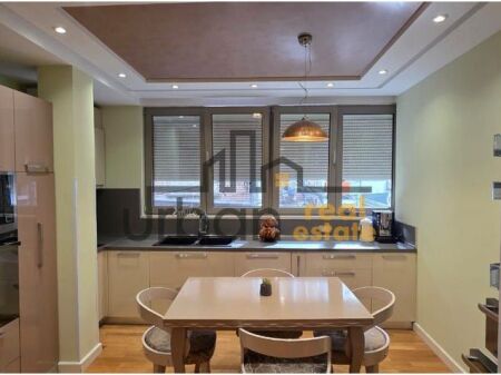  JEPET ME QERA APARTAMENT 2+1 – QENDËR