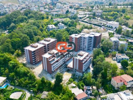 In Via Elbasan, Vendesi Super Appartamento 3+1+2 Con Spazi Ampi, E Orientamento Perfetto !!