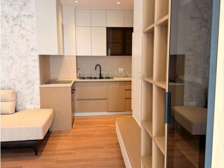 Apartament modern 2+1 në shitje pranë qendrës së Tiranës, tek zona e Kafe Flora.