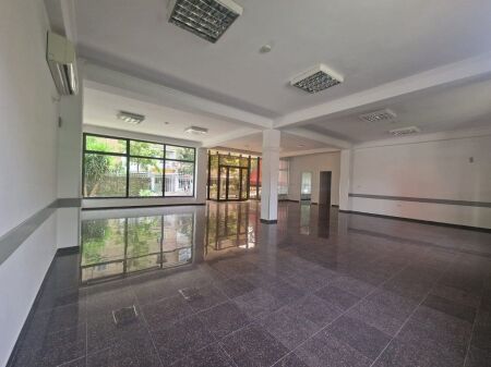 2-Storey Building for Rent – Ideal for Clinics and Offices in Porcelan! €2,500 /Month