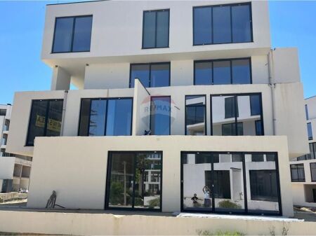 Vendesi PentHouse 2+1 a Porto Lalzi