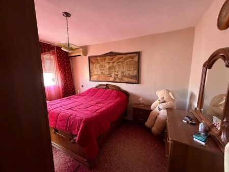 Shitet apartament 1+1