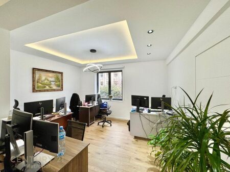 LOCALE PER UFFICIO IN AFFITTO IN CENTRO, BULEVARDI ZOGU I PARE !