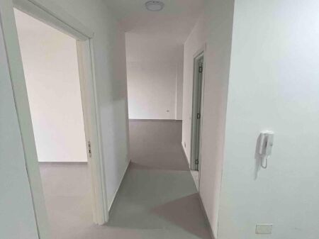 Ufficio in Affitto 2+1 Vicino a Via di Dibra (ID BZ2916) Tirana