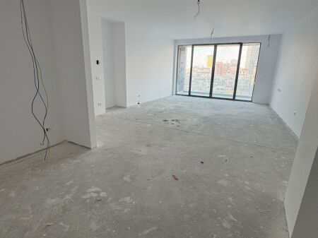 SHITET APARTAMENT 3+1 PRANE STADIUMIT AIR ALBANIA