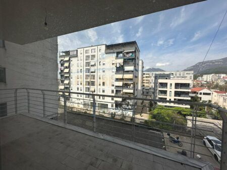 In vendita 2+1 fronte strada, Kinostudio 179.000€