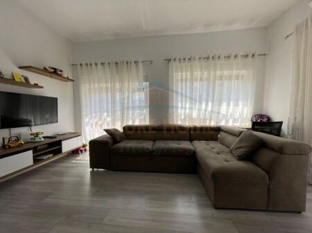 In vendita, Appartamento 2+1+2+Posto auto, Complesso Mangalem, Tirana