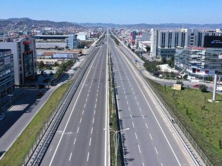 Autostrada Durrës–Tiranë, Km 8 Capannone in affitto