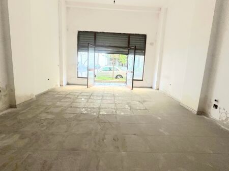 Dyqan okazion/Shitje Yzberisht 55000€