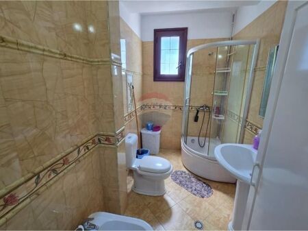  APPARTAMENTO 2+1 IN AFFITTO – LUNGOMARE, VLORË