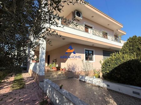 JEPET ME QERA VILË PRIVATE 2-KATE "TERMINALI I RI I TRENIT, TIRANË" 900 EURO