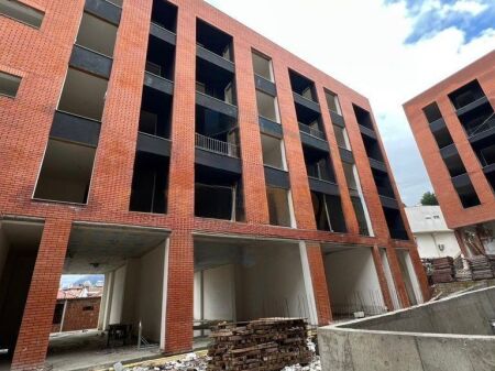  Shitet Dyqan buzë rruge – BridgeSide Residence 