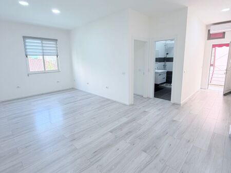 LOCALE COMMERCIALE IN AFFITTO A KAZAZI, DURRES